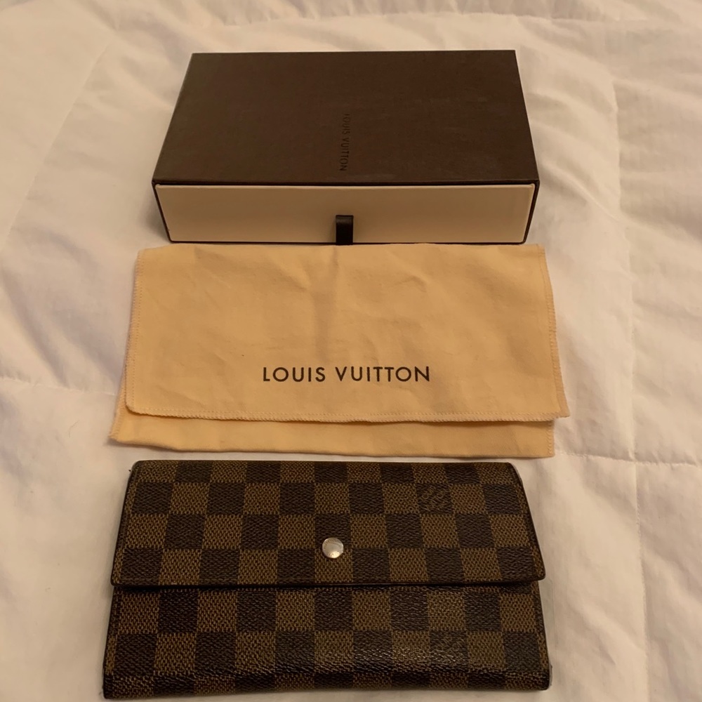 AUTHENTIC LV wallet